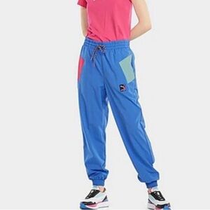 Puma women’s international winterized track jogger pants, size small. ❗️NEW❗️